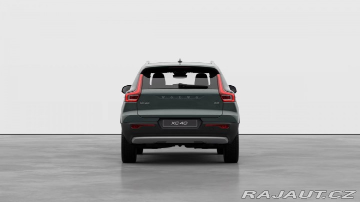Volvo XC40 B3 2.0L 163 HP AT7 FWD CO 2025
