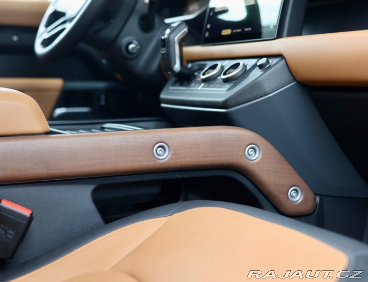 Land Rover Defender P400e X*110*Ťažné*Adaptí 2024