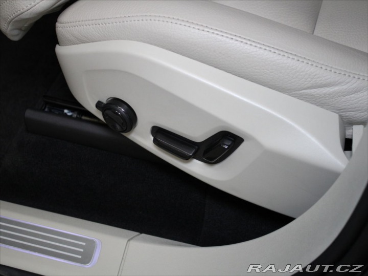 Volvo XC90 2,0 B5 PLUS Bright 7-míst 2023