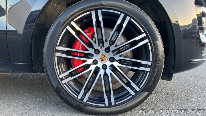 Porsche Macan Turbo with Performance Pa 2018