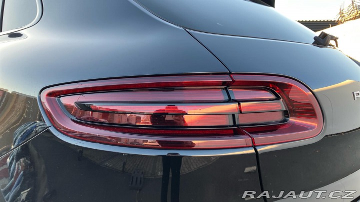 Porsche Macan Turbo with Performance Pa 2018