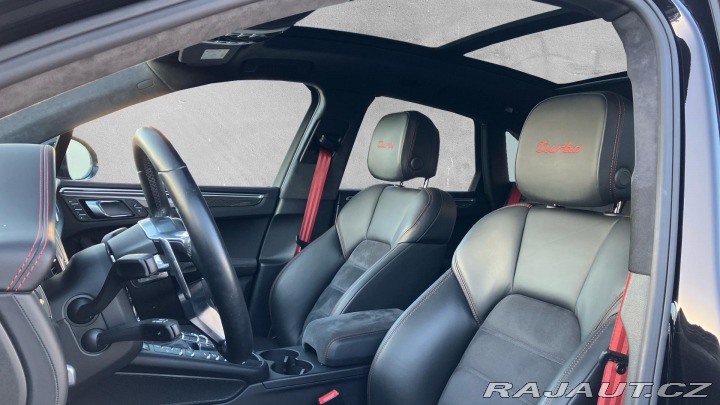 Porsche Macan Turbo with Performance Pa 2018