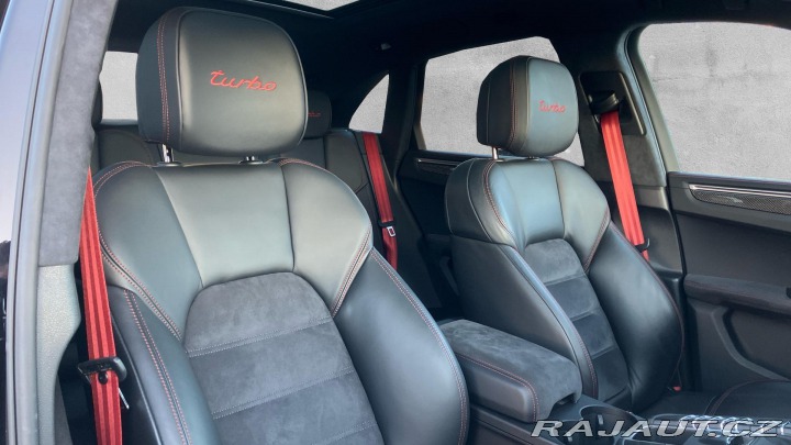 Porsche Macan Turbo with Performance Pa 2018