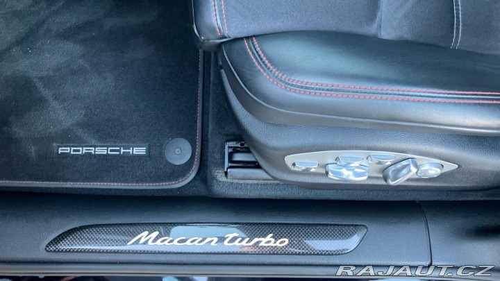 Porsche Macan Turbo with Performance Pa 2018