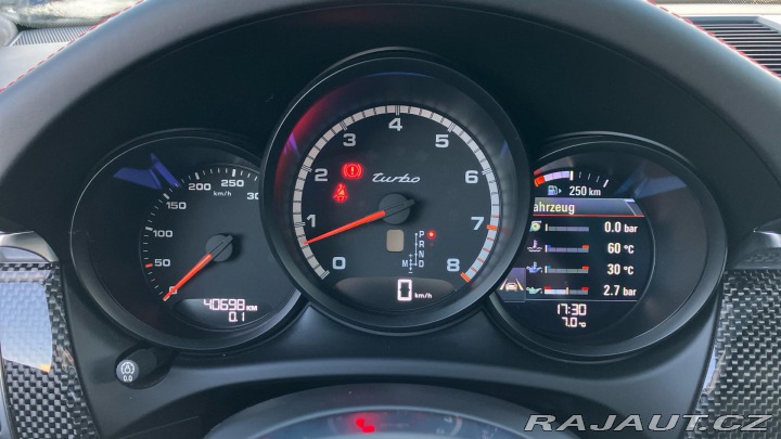 Porsche Macan Turbo with Performance Pa 2018