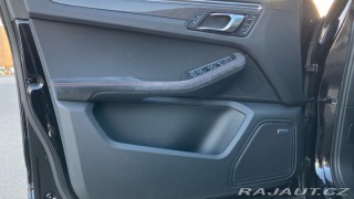 Porsche Macan Turbo with Performance Pa 2018