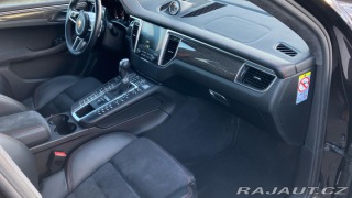 Porsche Macan Turbo with Performance Pa 2018