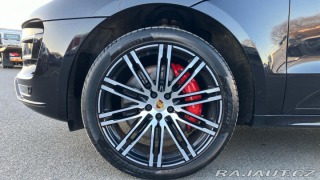 Porsche Macan Turbo with Performance Pa 2018