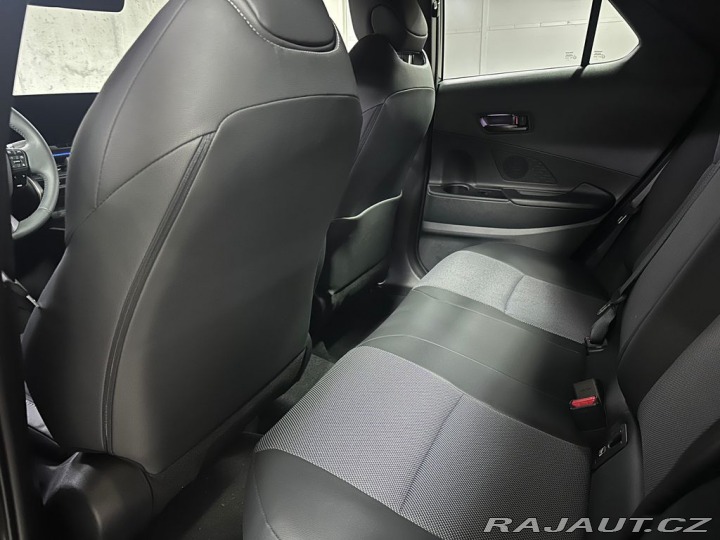 Toyota C-HR 1.8Hybrid,CZ,1Maj,Executi 2025