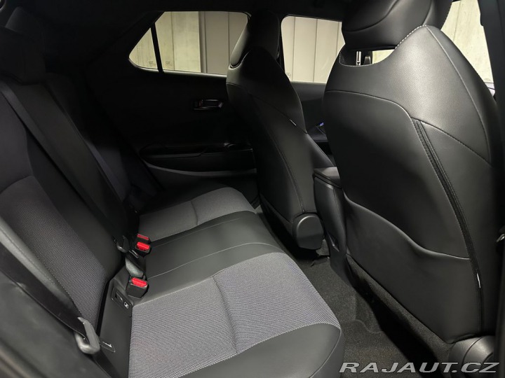 Toyota C-HR 1.8Hybrid,CZ,1Maj,Executi 2025