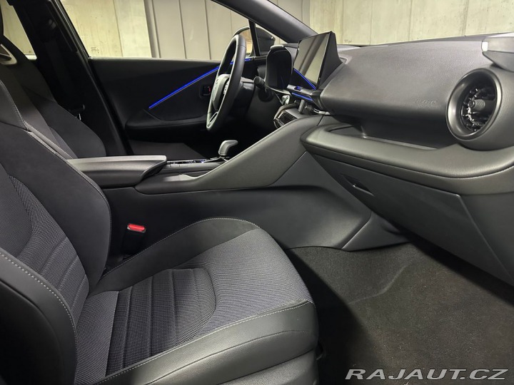 Toyota C-HR 1.8Hybrid,CZ,1Maj,Executi 2025