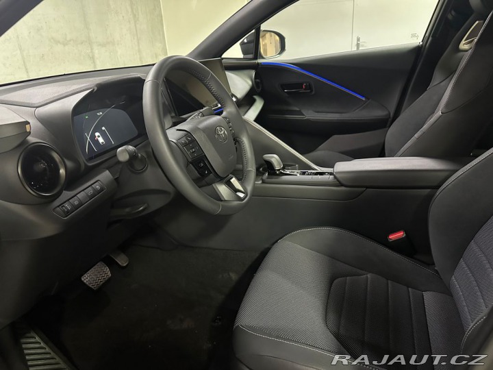 Toyota C-HR 1.8Hybrid,CZ,1Maj,Executi 2025