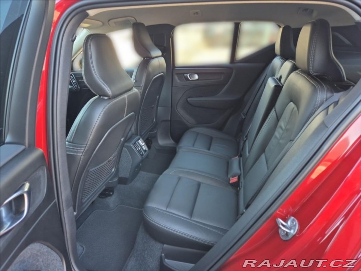 Volvo XC40 2,0 B4 AWD Plus Dark AT 2022