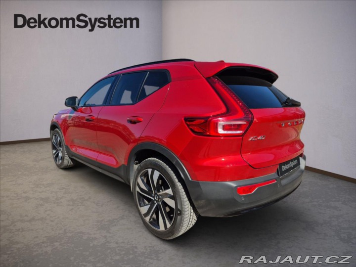 Volvo XC40 2,0 B4 AWD Plus Dark AT 2022