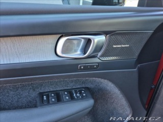 Volvo XC40 2,0 B4 AWD Plus Dark AT 2022