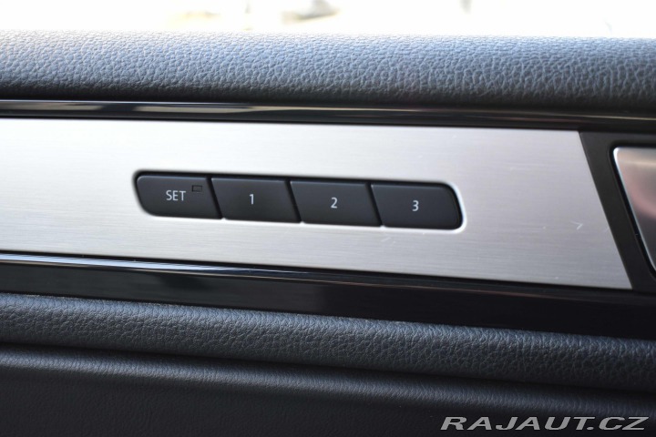 Volkswagen Touareg 3.0 TDI*REZERVACE* 2012