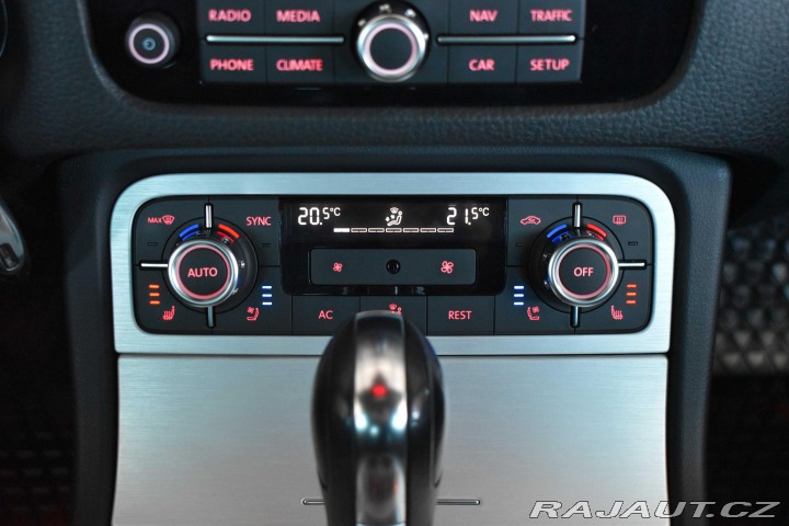 Volkswagen Touareg 3.0 TDI*REZERVACE* 2012