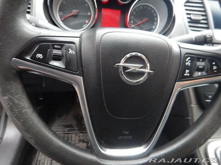 Opel Insignia 2.0 CDi, 6 KVALT, TAŽNÉ 2013