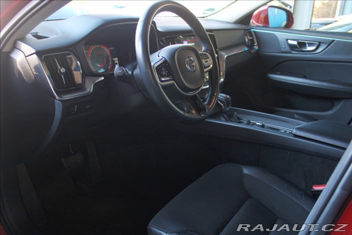 Volvo V60 2,0 D3 Momentum Automat Z 2018