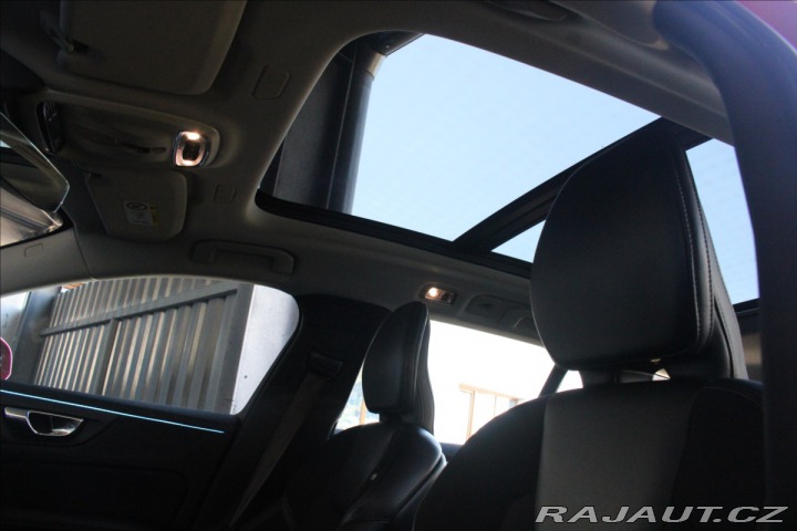 Volvo V60 2,0 D3 Momentum Automat Z 2018