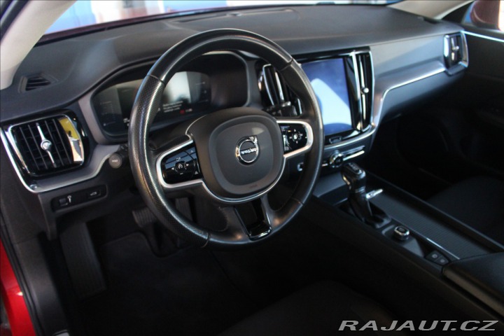 Volvo V60 2,0 D3 Momentum Automat Z 2018