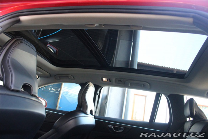 Volvo V60 2,0 D3 Momentum Automat Z 2018