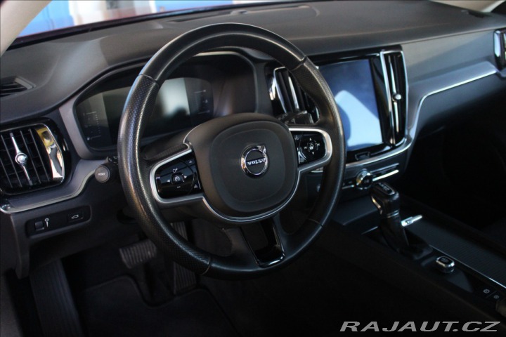 Volvo V60 2,0 D3 Momentum Automat Z 2018