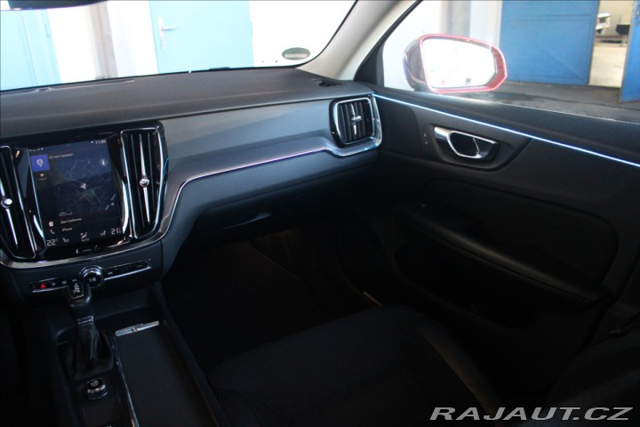 Volvo V60 2,0 D3 Momentum Automat Z 2018