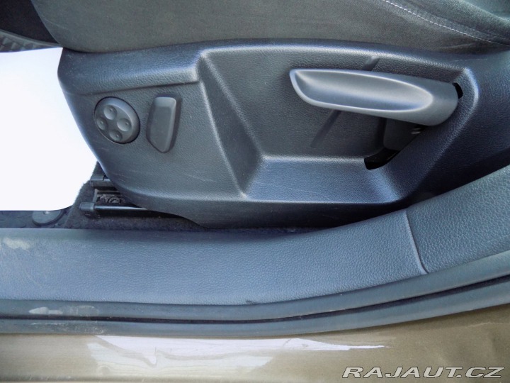 Seat Alhambra 2.0TDI/DSG/7.míst/NAVI/PA 2011