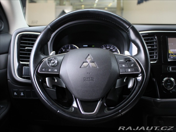 Mitsubishi Outlander 2,2 D AT 4x4 Edice100 7mí 2018