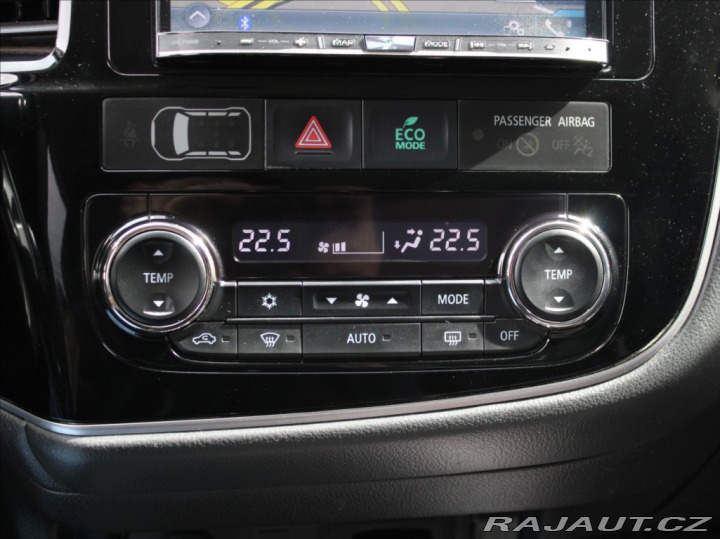 Mitsubishi Outlander 2,2 D AT 4x4 Edice100 7mí 2018