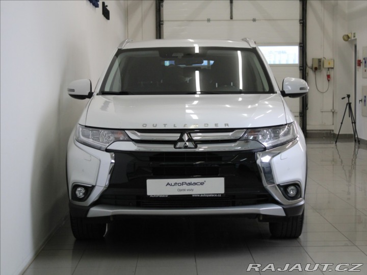 Mitsubishi Outlander 2,2 D AT 4x4 Edice100 7mí 2018