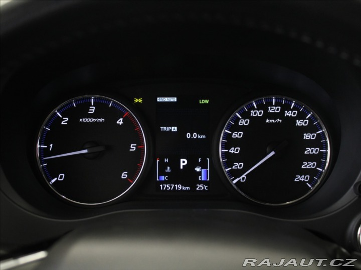 Mitsubishi Outlander 2,2 D AT 4x4 Edice100 7mí 2018