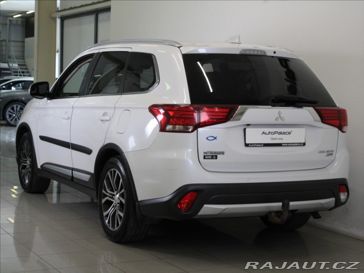 Mitsubishi Outlander 2,2 D AT 4x4 Edice100 7mí 2018