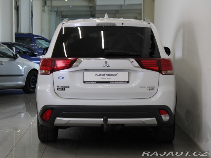 Mitsubishi Outlander 2,2 D AT 4x4 Edice100 7mí 2018