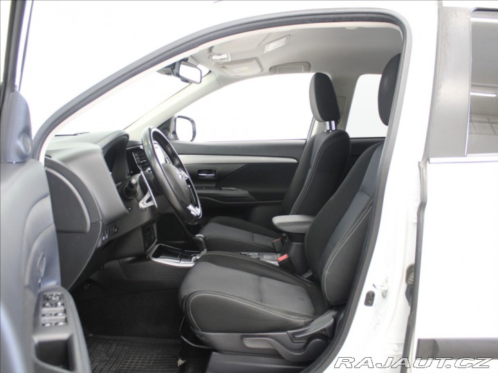 Mitsubishi Outlander 2,2 D AT 4x4 Edice100 7mí 2018