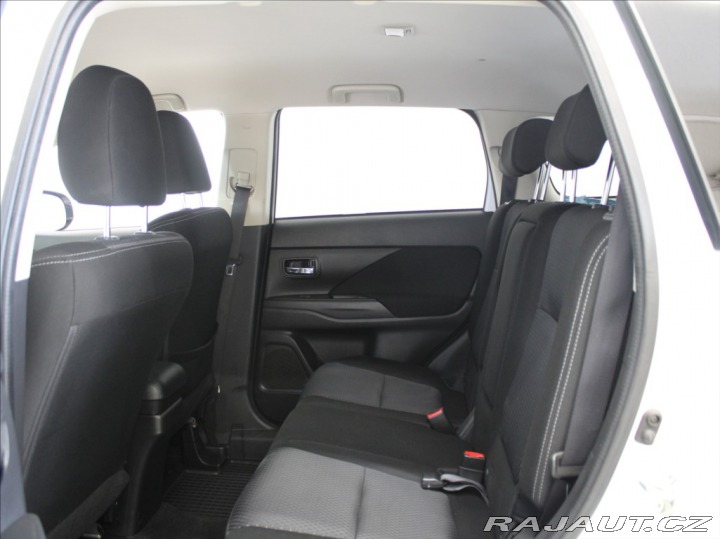 Mitsubishi Outlander 2,2 D AT 4x4 Edice100 7mí 2018