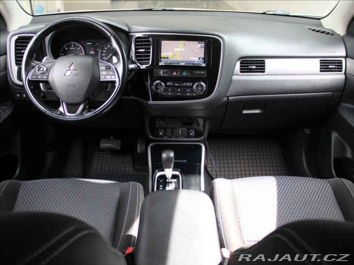 Mitsubishi Outlander 2,2 D AT 4x4 Edice100 7mí 2018