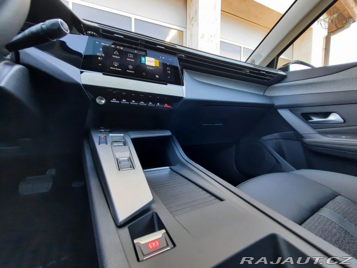 Peugeot 408 ALLURE Hybrid 136 e-DCS6 2025