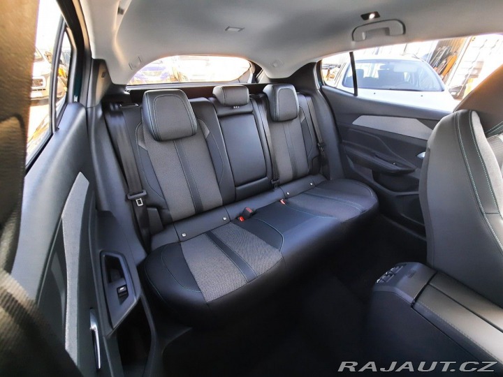 Peugeot 408 ALLURE Hybrid 136 e-DCS6 2025
