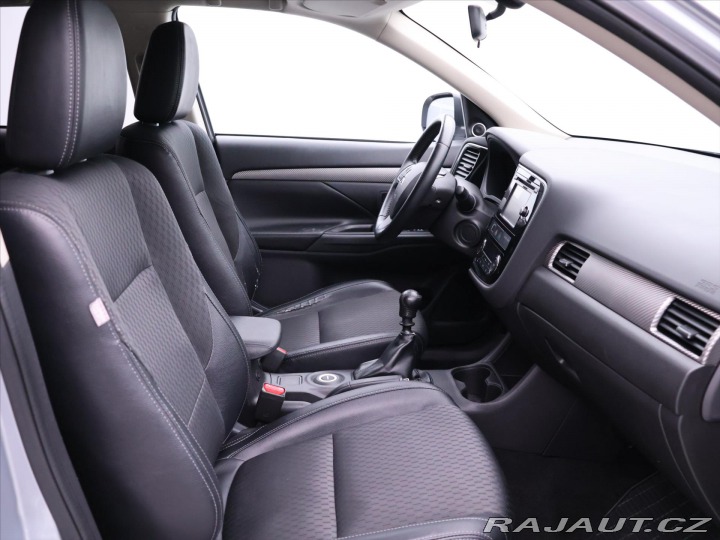 Mitsubishi Outlander 2,3 INSTYLE 110kW 4WD CZ 2015