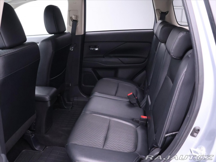 Mitsubishi Outlander 2,3 INSTYLE 110kW 4WD CZ 2015