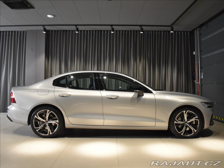 Volvo S60 2,0 B5 AWD ULT Pano,head 2024