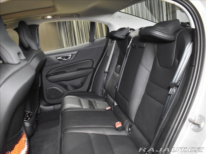 Volvo S60 2,0 B5 AWD ULT Pano,head 2024