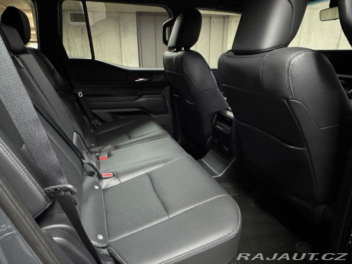 Toyota Land Cruiser 2.8 D-4D 204 k Invincible 2025