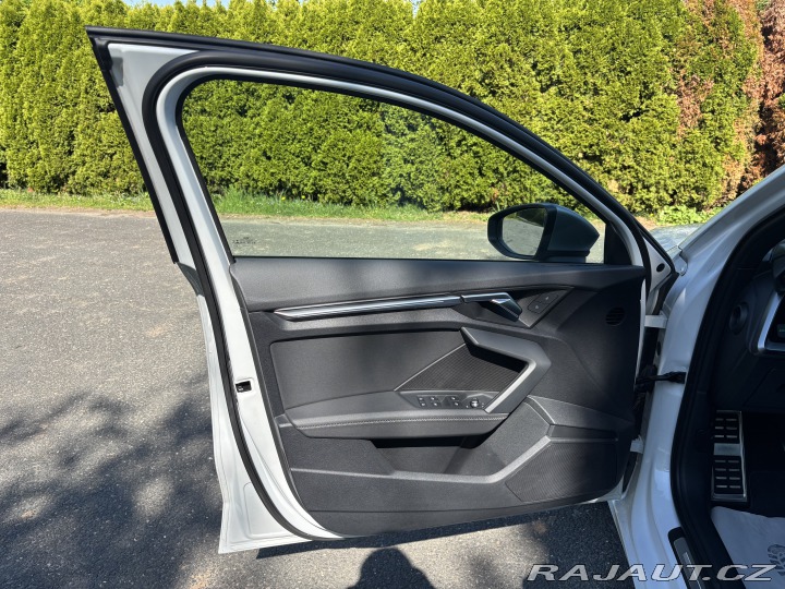 Audi A3 S-LINE výbava Virtual coc 2020