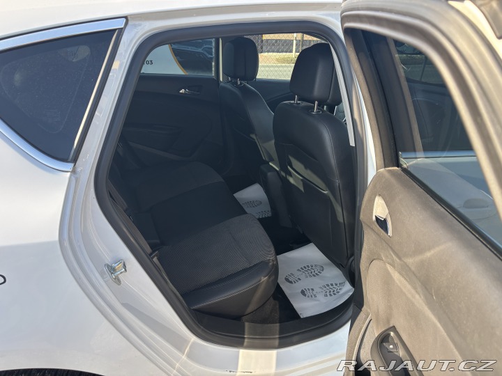 Opel Astra Vyhř. sedačky, P. senzory 2016