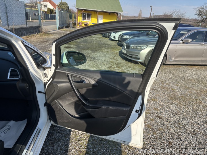 Opel Astra Vyhř. sedačky, P. senzory 2016