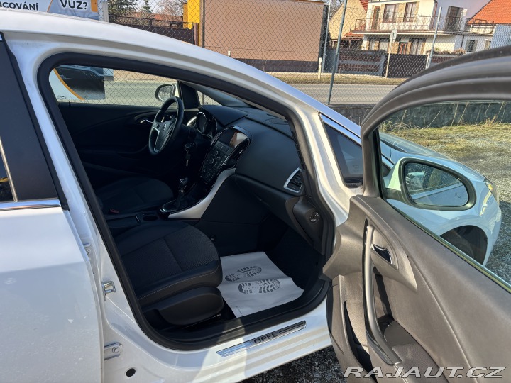 Opel Astra Vyhř. sedačky, P. senzory 2016