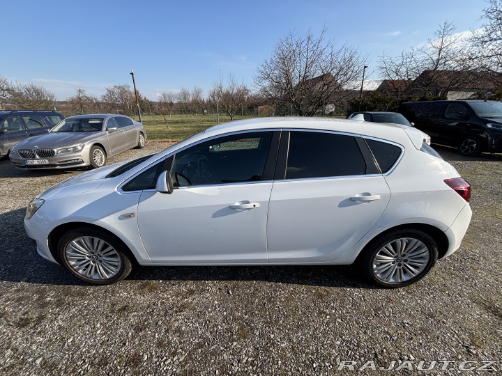 Opel Astra Vyhř. sedačky, P. senzory 2016